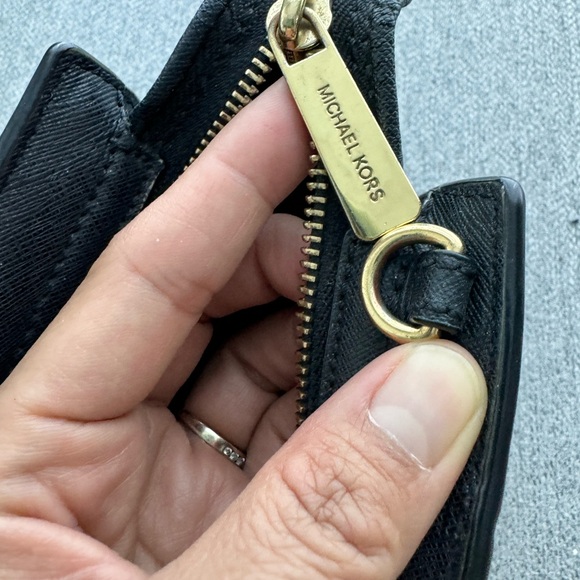 Cute Michael kors purse - Picture 6 of 9